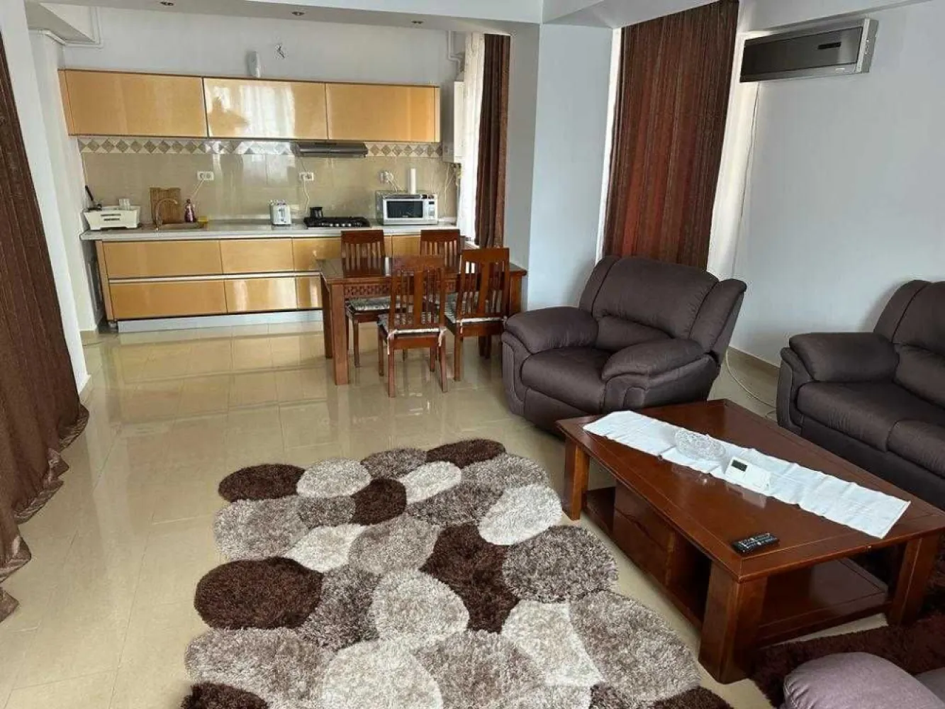 Vand apartament in Mamaia Nord zona Fratelli, Nuba, Loft - Vand apartament 2 camere, 83 mp, an constructie 2009, etaj 4/6, complet mobilat, centrala termica, doua balcoane.
Mamaia Summerland, 50m de plaja
Vedere la Marea Neagra si Lacul Siutghiol