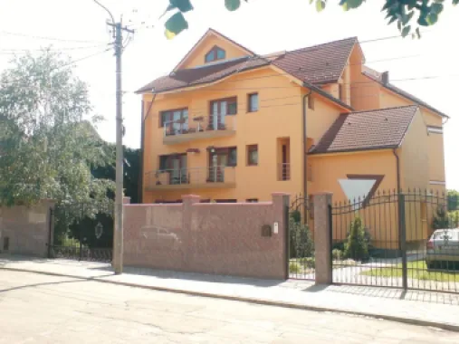 ageuropa.ro vinde casa 16 camere teren 1500mp in zona ULTRACENTRALA.