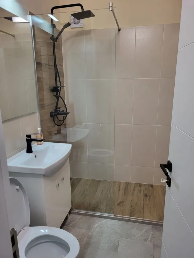 BRASADAS vinde ap. 2 cam. RENOVAT si MOBILAT etaj 4 ULTRACENTRAL - Agentia Imobiliara BRASADAS vinde apartament cu 2 camere RENOVAT si MOBILAT etaj 4/4 ULTRACENTRAL.
Www.brasadas.com.