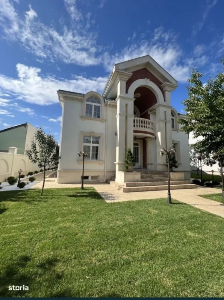 BRASADAS vinde casa DEOSEBITA in zona Titulescu. - Agentia Imobiliara BRASADAS vinde casa DEOSEBITA in zona Titulescu. 
Casa este poziționată intr-o zona liniștita, are o suprafața de 520 mp.
Este compartimentata astfel: 
Subsol, parter și etaj. 
Subsolul are 2 camere, bucatarie, camera tehnica (camera centralei, spălătorie), crama.
Parterul este compus din :2 camere, living generos, Bucătărie, debara și baie.
La etaj sunt 3 dormitoare, baie, 3 balcoane. 
Imobilul dispune și de garaj cu acces din strada.
Terenul aferent are o suprafața de 586 mp. 
Construcția poate fi utilizată ca și casa pentru locuit sau sediu societate. 
Prețul este de 643500 euro ușor negociabil.
Www.brasadas.com.