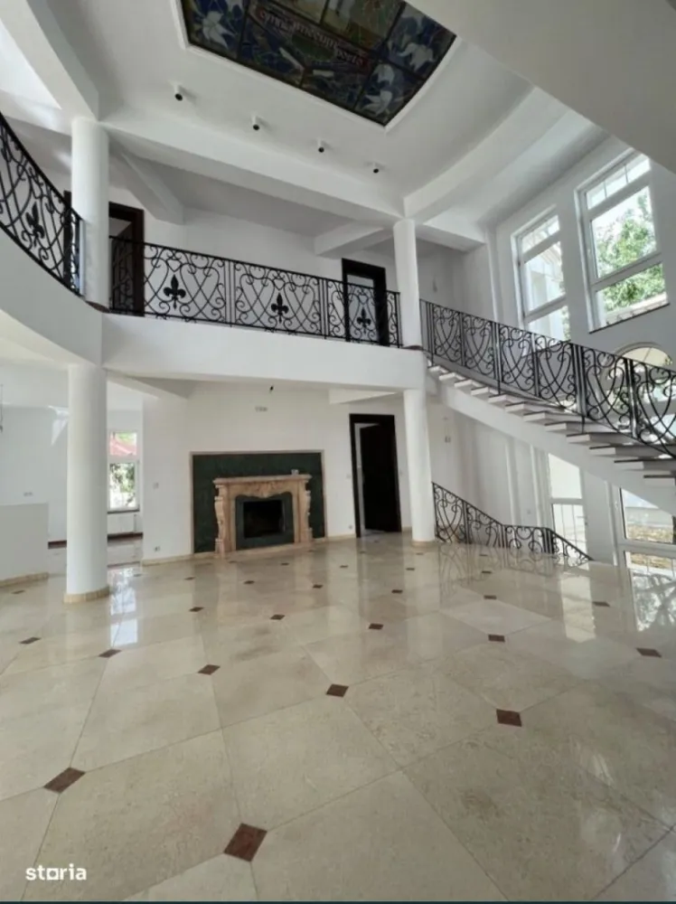 BRASADAS vinde casa DEOSEBITA in zona Titulescu. - Agentia Imobiliara BRASADAS vinde casa DEOSEBITA in zona Titulescu. 
Casa este poziționată intr-o zona liniștita, are o suprafața de 520 mp.
Este compartimentata astfel: 
Subsol, parter și etaj. 
Subsolul are 2 camere, bucatarie, camera tehnica (camera centralei, spălătorie), crama.
Parterul este compus din :2 camere, living generos, Bucătărie, debara și baie.
La etaj sunt 3 dormitoare, baie, 3 balcoane. 
Imobilul dispune și de garaj cu acces din strada.
Terenul aferent are o suprafața de 586 mp. 
Construcția poate fi utilizată ca și casa pentru locuit sau sediu societate. 
Prețul este de 643500 euro ușor negociabil.
Www.brasadas.com.