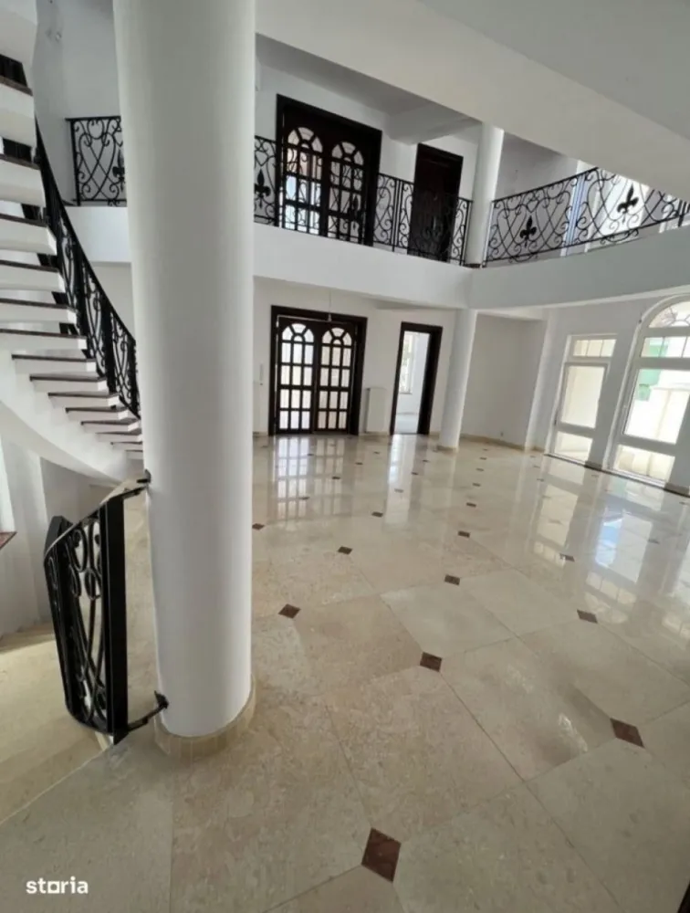 BRASADAS vinde casa DEOSEBITA in zona Titulescu. - Agentia Imobiliara BRASADAS vinde casa DEOSEBITA in zona Titulescu. 
Casa este poziționată intr-o zona liniștita, are o suprafața de 520 mp.
Este compartimentata astfel: 
Subsol, parter și etaj. 
Subsolul are 2 camere, bucatarie, camera tehnica (camera centralei, spălătorie), crama.
Parterul este compus din :2 camere, living generos, Bucătărie, debara și baie.
La etaj sunt 3 dormitoare, baie, 3 balcoane. 
Imobilul dispune și de garaj cu acces din strada.
Terenul aferent are o suprafața de 586 mp. 
Construcția poate fi utilizată ca și casa pentru locuit sau sediu societate. 
Prețul este de 643500 euro ușor negociabil.
Www.brasadas.com.