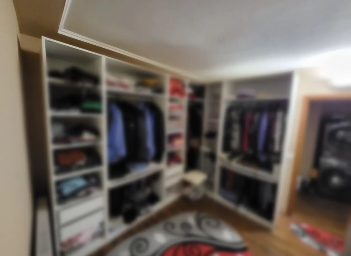 ageuropa.ro vinde ap 4 cam 85 mp etaj 10 în CENTRU NOU. - Agenția EUROPA vinde apartament cu 4 camere în CENTRU NOU in apropiere de liceul Eminescu la etajul 10 din 10 cu lift nou schimbat de aproximativ 1 an de zile.Suprafata totala 95,52 si 85.41 suprafata utila.
Apartamentul a fost renovat complet acum 5 ani ,s-a facut instalatia electrica,instalatia sanitara,acoperis cu tabla lindab.Apartamentul este dotat cu alarma Cerber,centrala prin condensare Beretta Quadra Green 24csi si cu 2 aparate de aer conditionat gree wifix de 12.000BTU care au fost achizitionate anul trecut,anul trecut sau schimbat si geamurile termopan Profil Ramplast cu 6 camere , EcoLux Light , Culoare : Stejar Inchis cu sticla triplex de 24mm Low-e4+Float4, izolati toti peretii exteriori pe interior cu poliester .Apartamentul se preda partial mobilat,la intrare se afla un hol cu un dressing si o debara,se dispune si de 2 balcoane de aproximativ 5 m2 fiecare.