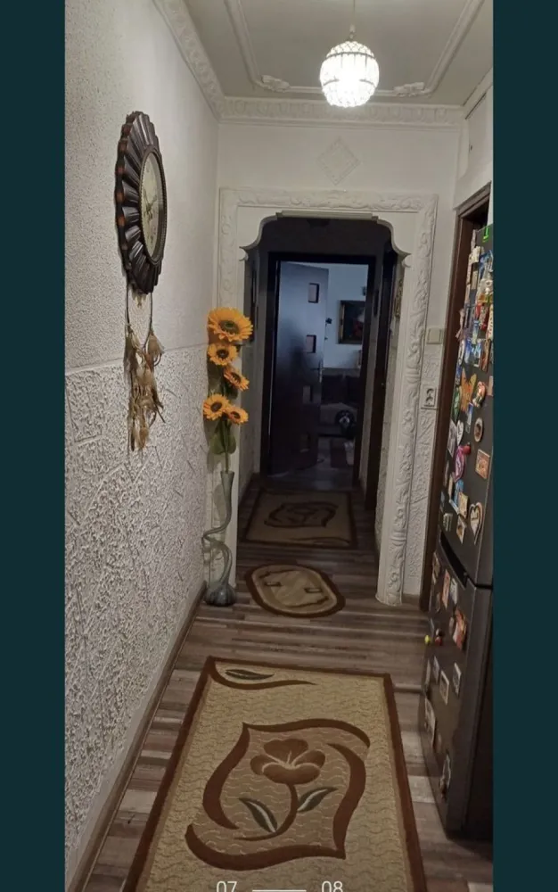 3 camere Tomis Nord-mobilat si utilat - Se vinde apartament 3 camere mobilat și utilat !
Zona TOMIS NORD - apartament 3 camere, semidecomandat ,suprafață 55 MP,ETAJ 2!
Se vinde exact ca în poze!
- Tâmplărie PVC.
- Izolat exterior.
- Ușă metalică intrare. 
- Parchet laminat.
- Gresie, faianță
- Uși schimbate interior.
- Centrală pe gaze.
- Aer condiționat.
- Parcare proprie .
- Boxă.
- Cadastru +Intabulare!