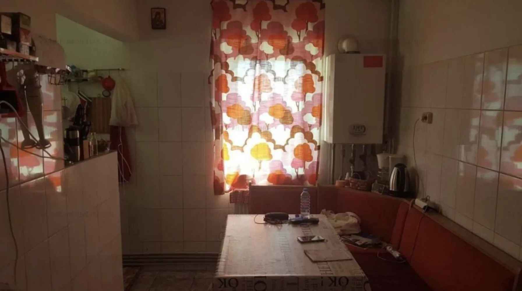 Ap 3 camere zona Dacia - - Apartament 3 camere decomandat;
- Sutila = 72,44mp; Stot=80,54 mp;
- Etaj 4/4;
- Vedere bilateral cu 2 balcoane (1x3,68mp, 1x4,42mp);
- 2 Grupuri sanitare;
- Centrala Termica pe Gaz, Aer Conditionat, Internet Fibra Optica;
- Bloc BCA construit in 1992, cu scara securizata;
- La 5 minute de parc Tabacarie si City Park Mall;
- Acces rapid la mijloacele de transport in comun liniile 42, 43, 42M, 43C, 43M, 100, 100C;
- Mai multe poze si informatii la tel.