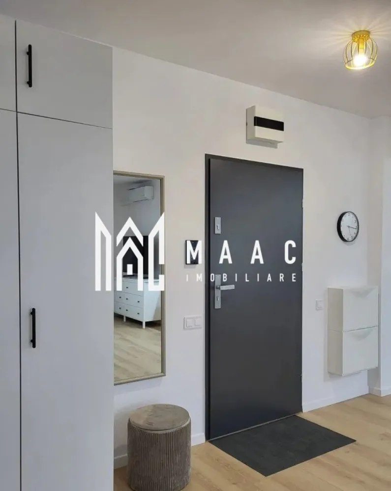 Apartament 2 camere | Balcon | Parcare | Hipodrom 3 - MAAC Imobiliare vă propune spre închiriere un apartament modern și primitor, aflat la prima închiriere, situat într-un imobil nou, dotat cu lift și loc de parcare privat, în zona Cireșica – Sibiu. Detalii apartament: Suprafață utilă: 58 mp Compartimentare: living generos cu bucătărie open-space, dormitor spațios, baie modernă și balcon de 12 mp, cu priveliște spectaculoasă spre Munții Făgăraș și Cindrel. Dotări și facilități: Complet mobilat și utilat modern Electrocasnice de ultimă generație: mașină de spălat vase, frigider, mașină de spălat și uscător de haine, televizor, aer condiționat Dormitor izolat fonic pentru confort sporit Clădire nouă cu lift și loc de parcare inclus Se percepe o garanție în valoare echivalentă cu o lună de chirie, achitată la semnarea contractului. Pentru mai multe detalii sau pentru a programa o vizionare, vă rugăm să ne contactați. Specificați ID-ul CP2777316.