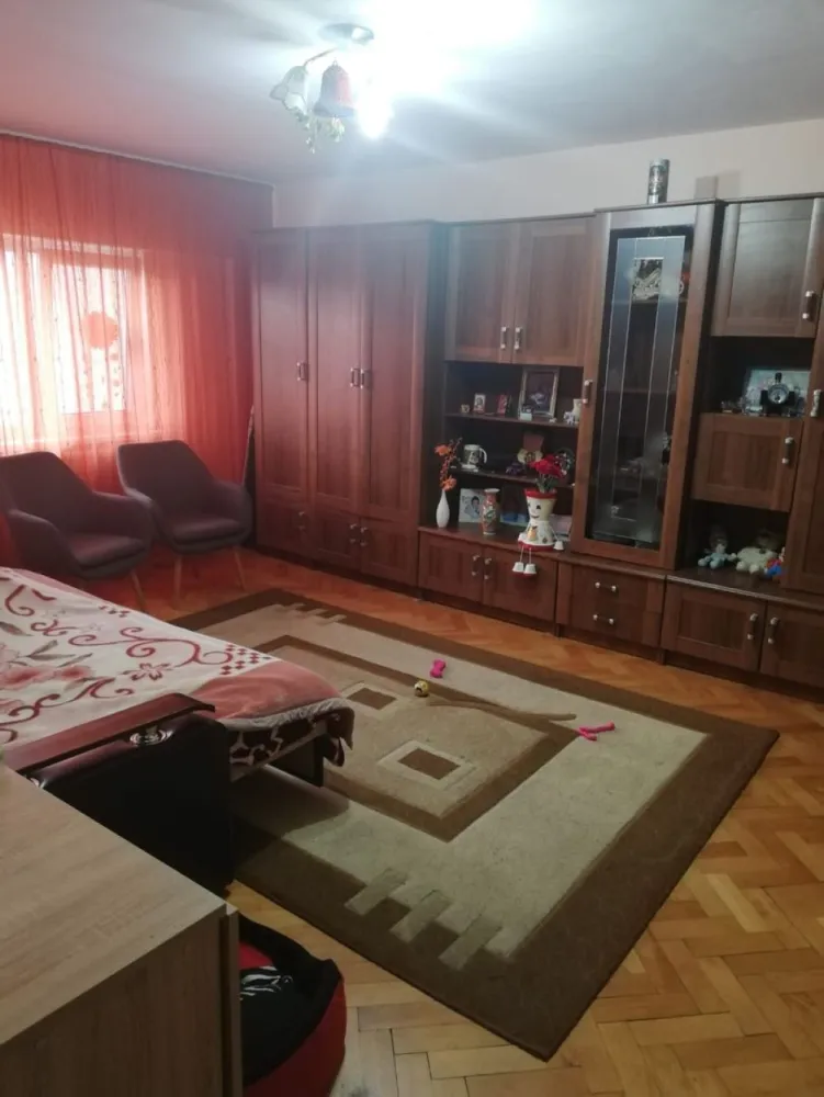 ageuropa.ro vinde ap 3 cam DECOMANDATE în Carpați 2 la etajul 4. - Agenția EUROPA vinde apartament cu doua camere DECOMANDATE la etajul 4 în CARPAȚI 2. Pentru mai multe oferte accesați www.ageuropa.ro.