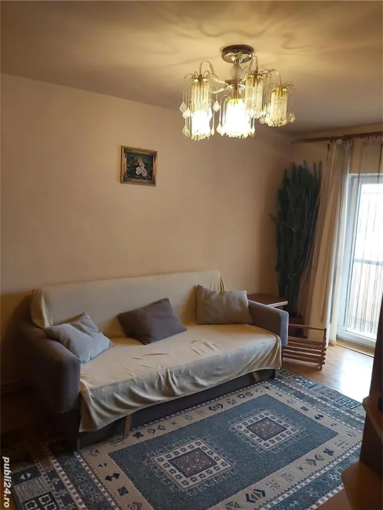 Apartament de vanzare sau la schimb cu casa - Agenția imobiliara BRASADAS vinde apartament, 3 camere, decomandat, etaj 4 din 4, situat in Micro 17.
Are usa metalica, geamuri termopan, gresiat, faiantat, acoperiș, 2 balcoane, dispun de loc de parcare si boxa subsol.
Se vinde mobilat si utilat.
Are in apropiere piata agroalimentara, 2 scoli, 1 gradinita, magazin CBA, la 20 minute de centrul orasului, la 3 minute de parcul UFO si de cea mai apropiată statie de autobuz.
Se accepta si varianta schimbului cu o casa la cel mult 20 km de Satu Mare.
Apartament ideal pentru o familie tanara cu 1-2 copii, zona foarte linistita.
Www.brasadas.com.