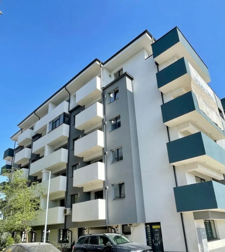 Apartament 3 cam. 85 mp Et. 3 de vanzare Soseaua Alexandriei - Agentia Europa propune spre vanzare cel mai recent proiect ,care este compus din 3 blocuri, amplasate chiar in statia de autobuz Smardan. In prezent, va punem la dispozitie locuinte de 2 camere, cu preturi de lansare,
Apartament cu 3 camere + 2 balcoane la etaj.
.Accesul la ansamblu se face direct din Drumul National!
Statia STB SMARDAN se afla chiar in fata blocului!

Din ansamblu , este acces la toate ariile de interes pentru intreaga familie, de la transportul in comun, spatii de cumparaturi, relaxare in natura, institutii de invatamant, crese, gradinite, iar pentru calatoriile in afara orasului, ai acces rapid la Sos. Alexandriei si Soseaua de centura
-Etaje disponibile Parter- Etaj 5 (in functie de tipul apartamentului)
- Balcoane: 1-2
- Decomandate
-Bai utilate
-Finisaje de lux
Localizat la doar 9 km de Piata Unirii, cartierul este inconjurat de centre comerciale (Mega Image, Cora Alexandriei, Leroy Merlin, Lidl), piete agroalimentare (Piata Rahova si Piata Bragadiru) si multiple unitati de invatamant pentru toate varstele (gradinite, scoli gimnaziale, scoli primare).
Contorizare proprie: contor gaze, contor energie electrica, apometre
Dotari Residence: supraveghere video la intrare, curte comuna cu spatiu verde, parcare supraterana
Apartamentele vor dispune de:
-tamplarie Salamaner tripan (izolare fonica garantata)
-usi de interior
-usa metalica la intrare (vata bazaltica la interior)
-baie complet utilata
-centrala termica proprie
-gresie, faianta, parchet
Va asteptam la vizionari!