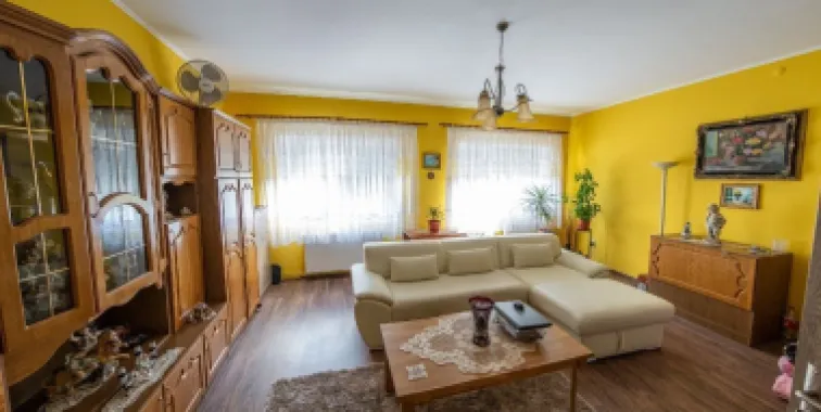 BRASADAS vinde casă cu etaj in zona Titulescu.