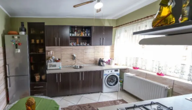 BRASADAS vinde casă cu etaj in zona Titulescu.