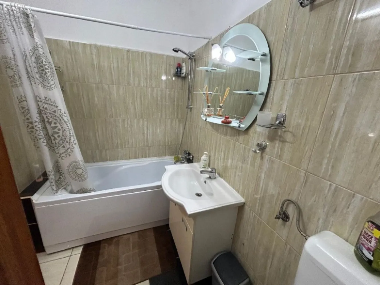 BRASADAS vinde casă cu etaj in zona Titulescu.