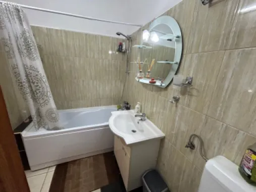 BRASADAS vinde casă cu etaj in zona Titulescu.