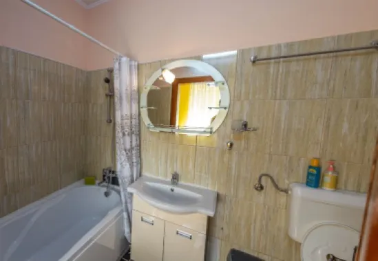 BRASADAS vinde casă cu etaj in zona Titulescu.