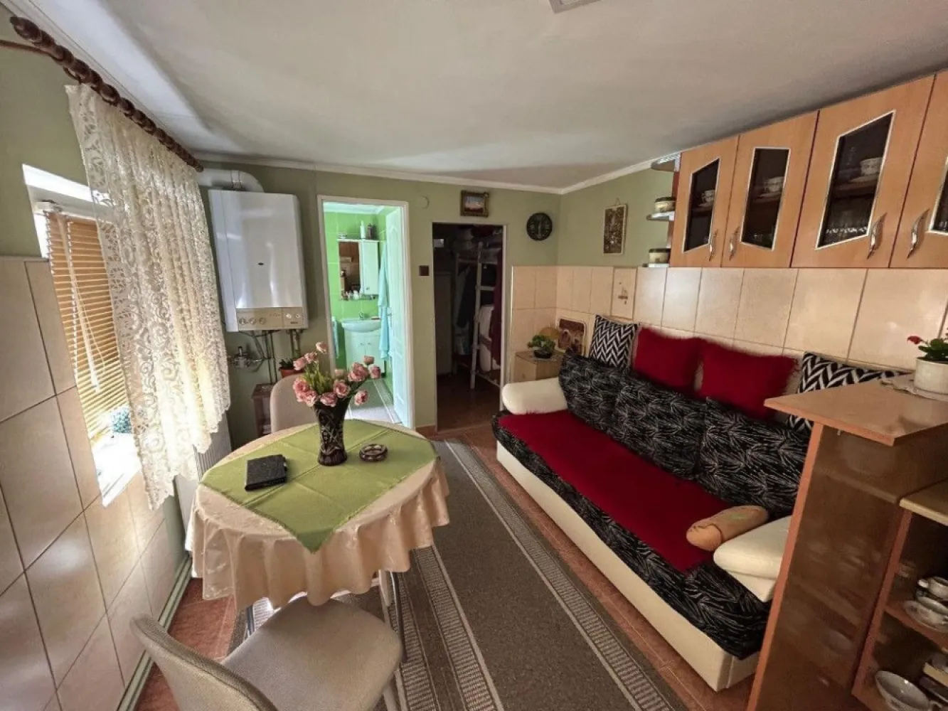 BRASADAS vinde casă cu etaj in zona Titulescu.