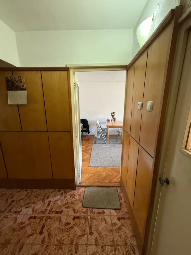 BRASADAS vinde ap 3 cam etaj 2/4 in Micro 17. - Agentia Imobiliara BRASADAS vinde apartament cu doua camere situat la etajul 2/4 in Micro 17 pe b- dul Independentei, zona postei cu beci de la subsol. 
Www.brasadas.com.