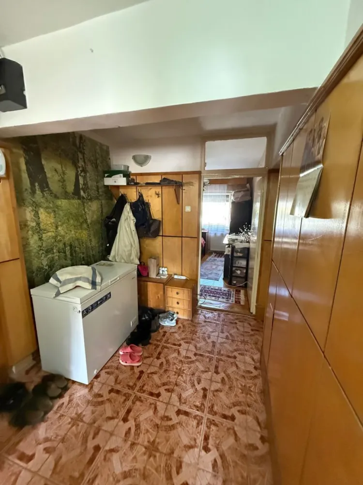 BRASADAS vinde ap 3 cam etaj 2/4 in Micro 17. - Agentia Imobiliara BRASADAS vinde apartament cu doua camere situat la etajul 2/4 in Micro 17 pe b- dul Independentei, zona postei cu beci de la subsol. 
Www.brasadas.com.