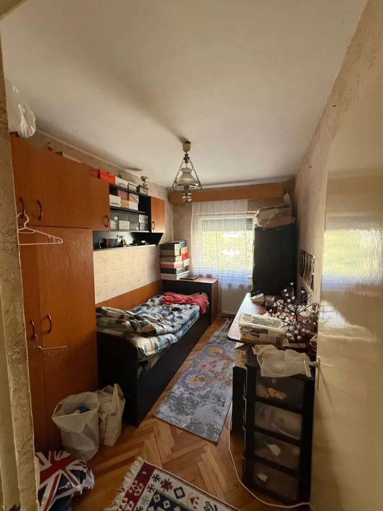 BRASADAS vinde ap 3 cam etaj 2/4 in Micro 17. - Agentia Imobiliara BRASADAS vinde apartament cu doua camere situat la etajul 2/4 in Micro 17 pe b- dul Independentei, zona postei cu beci de la subsol. 
Www.brasadas.com.
