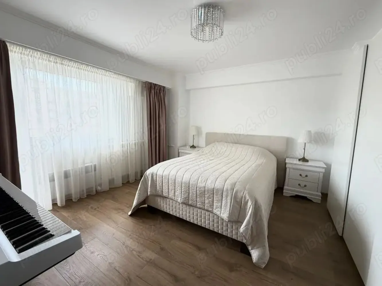 Apartament 3 camere | Ultracentral | Bulevardul Unirii | Lux - Apartament ultracentral, nelocuit, modern mobilat și utilat:
- Suprafață totală = 68 m2
- 2 dormitoare luminoase și spațioase, sufragerie open space cu bucătărie modernă, baie și un balcon pentru relaxare
- Interior premium, izolat fonic și termic, randament energetic maxim, finisaj lux și sistem video smart home
- Include termopane noi, sistem Mitsubishi de ventilație și filtrare cu schimb de căldură și aer condiționat ultra eco
- Locație superbă și liniștită, lângă Tribunalul București, foarte aproape de Centrul Vechi și metrou Piața Unirii
- Acces direct la promenadă în Bulevardul Unirii

Anunț direct de la proprietar.

Pentru vizionări, puteți suna sau trimite mesaj la .