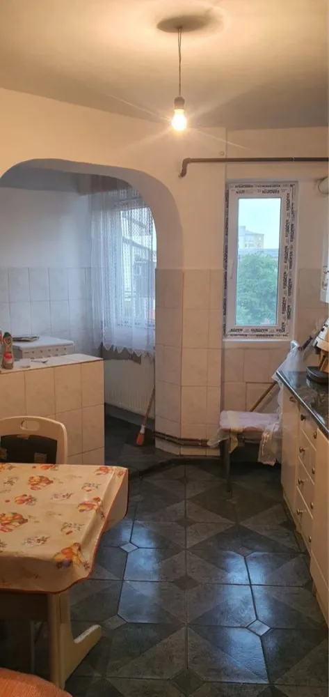 BRASADAS vinde ap 3 cam etaj 4/4 in Micro 16. - Agenția imobiliara BRASADAS vinde apartament cu 3 camere, etaj 4/4, bloc de colț, o baie. 
Situat în Micro 16, zona tosca ( parcul liniștii), semidecomandat.
www.brasadas.com.