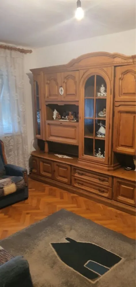 BRASADAS vinde ap 3 cam etaj 4/4 in Micro 16. - Agenția imobiliara BRASADAS vinde apartament cu 3 camere, etaj 4/4, bloc de colț, o baie. 
Situat în Micro 16, zona tosca ( parcul liniștii), semidecomandat.
www.brasadas.com.