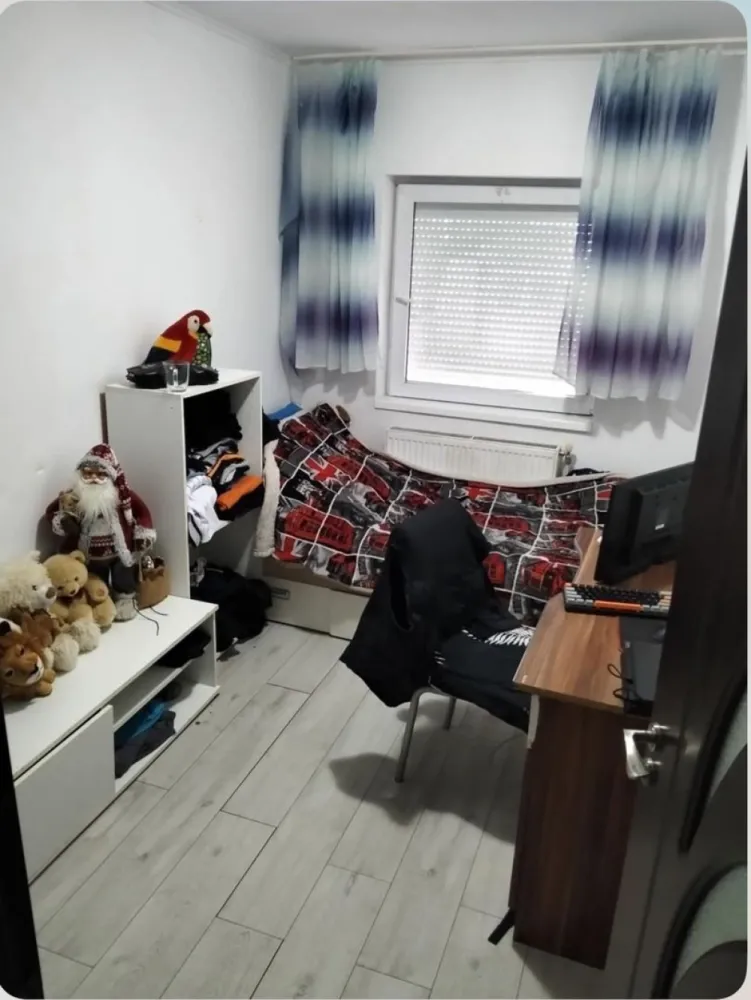 BRASADAS vinde ap 3 cam la PARTER in Micro 17. - Agenția imobiliara BRASADAS vinde apartament cu 3 camere parter in Micro 17 plus balcon construit cu autorizație încorporat.

Apartamentul are o suprafață de 86 mp., care conține și beci + parcare.

Locuința conține:

Geamuri termopane

Recent renovat complet.

Www.brasadas.com