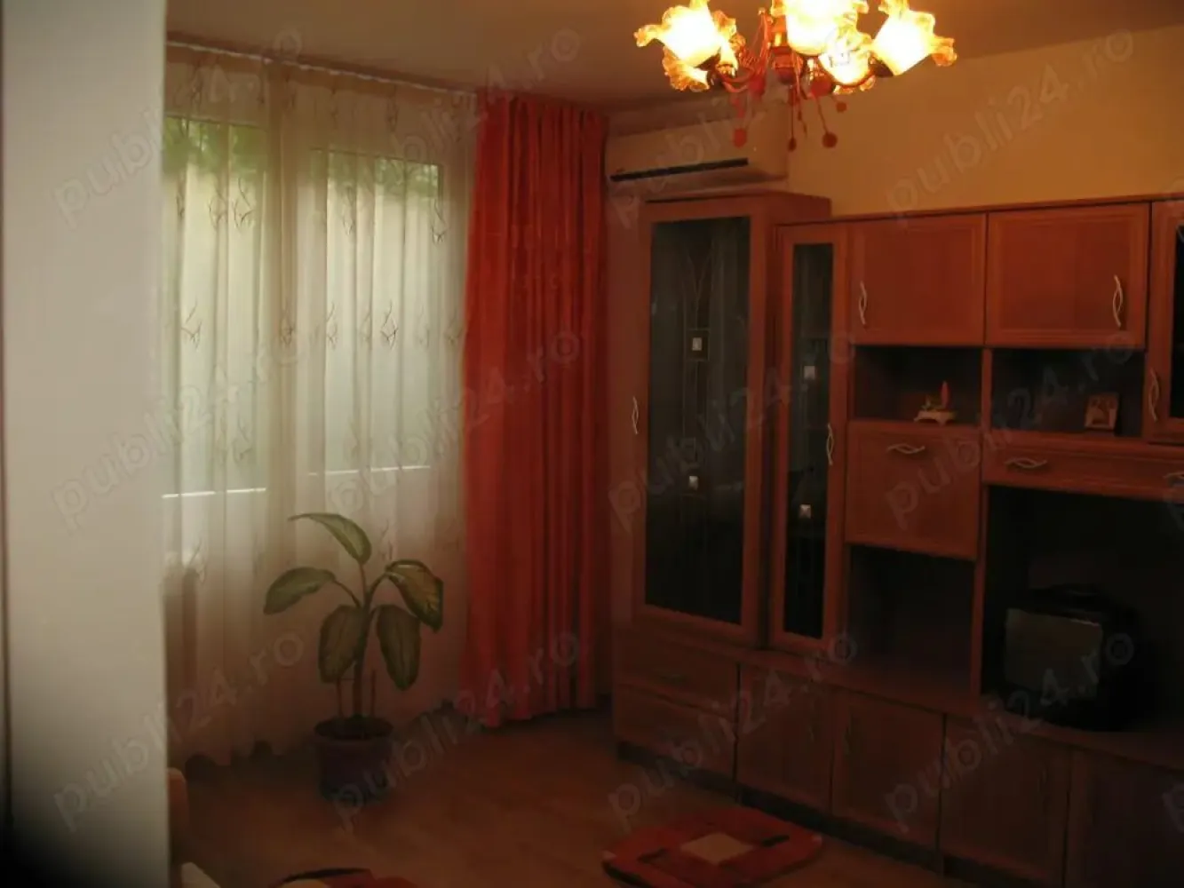 Inchiriere apartament 2 camere - Proprietar Inchiriez apartament 2 camere decomandate pe str.Malcoci, stradal in apropierea policlinicii Malcoci. Situat intr-un bloc cu 4 etaje, confort 1, aer conditionat, mobilat, utilat, 52 mp. La 3 min de statia de tramvai si 20 min de Unirii. Nu are balcon.Centre comerciale in apropiere. Liber de la 01.06.2025.
Inchirierea se face numai cu contract la ANAF.