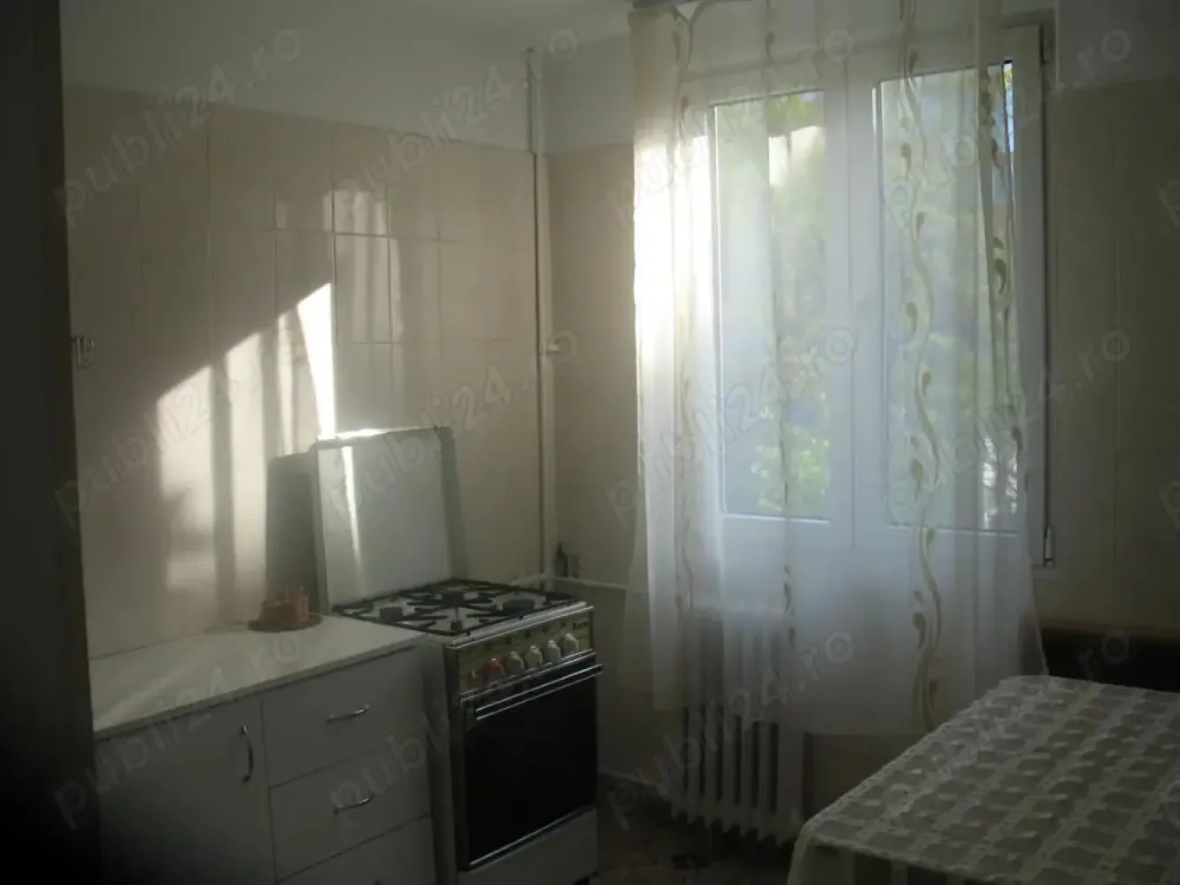 Inchiriere apartament 2 camere - Proprietar Inchiriez apartament 2 camere decomandate pe str.Malcoci, stradal in apropierea policlinicii Malcoci. Situat intr-un bloc cu 4 etaje, confort 1, aer conditionat, mobilat, utilat, 52 mp. La 3 min de statia de tramvai si 20 min de Unirii. Nu are balcon.Centre comerciale in apropiere. Liber de la 01.06.2025.
Inchirierea se face numai cu contract la ANAF.