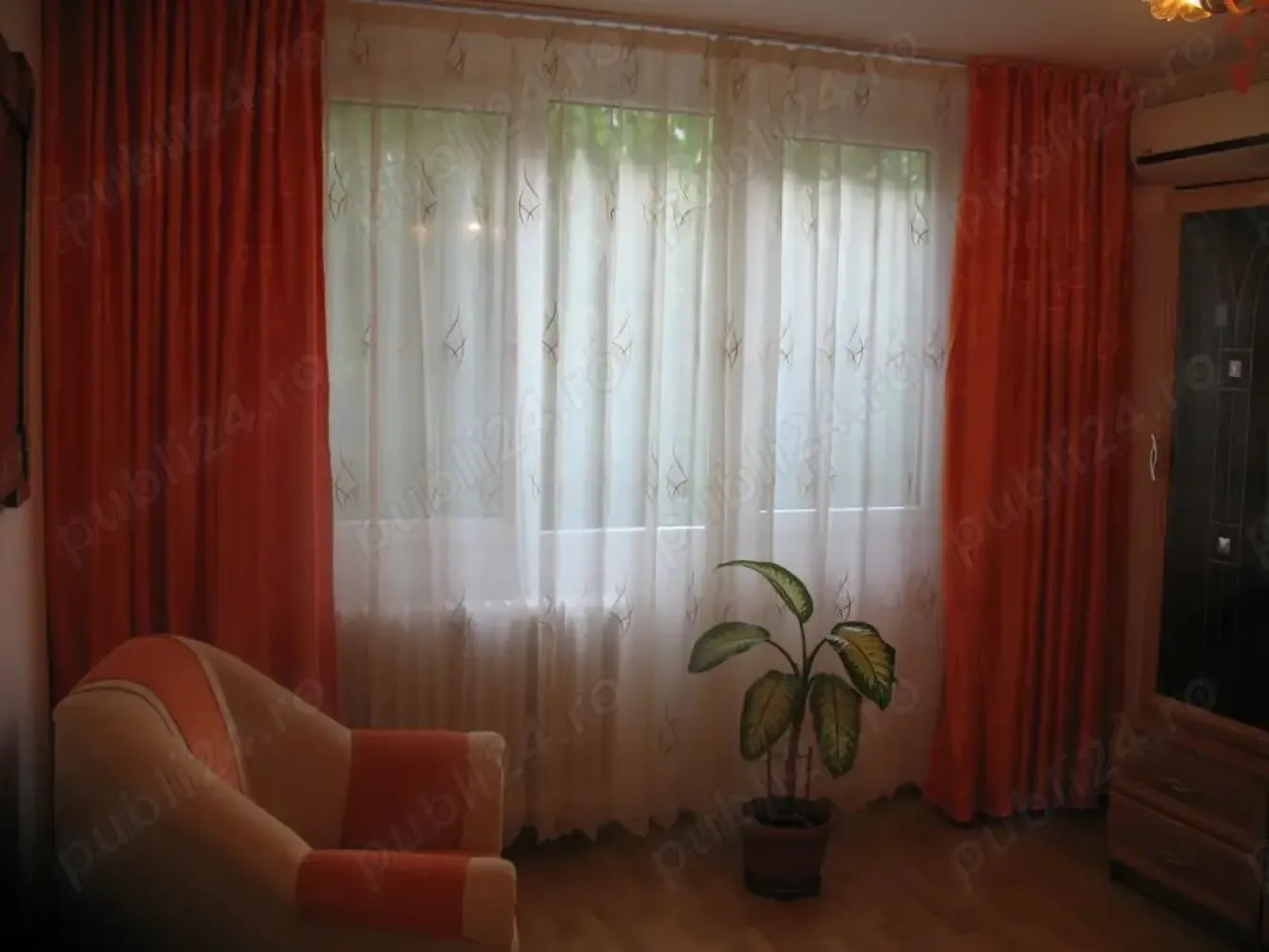 Inchiriere apartament 2 camere - Proprietar Inchiriez apartament 2 camere decomandate pe str.Malcoci, stradal in apropierea policlinicii Malcoci. Situat intr-un bloc cu 4 etaje, confort 1, aer conditionat, mobilat, utilat, 52 mp. La 3 min de statia de tramvai si 20 min de Unirii. Nu are balcon.Centre comerciale in apropiere. Liber de la 01.06.2025.
Inchirierea se face numai cu contract la ANAF.