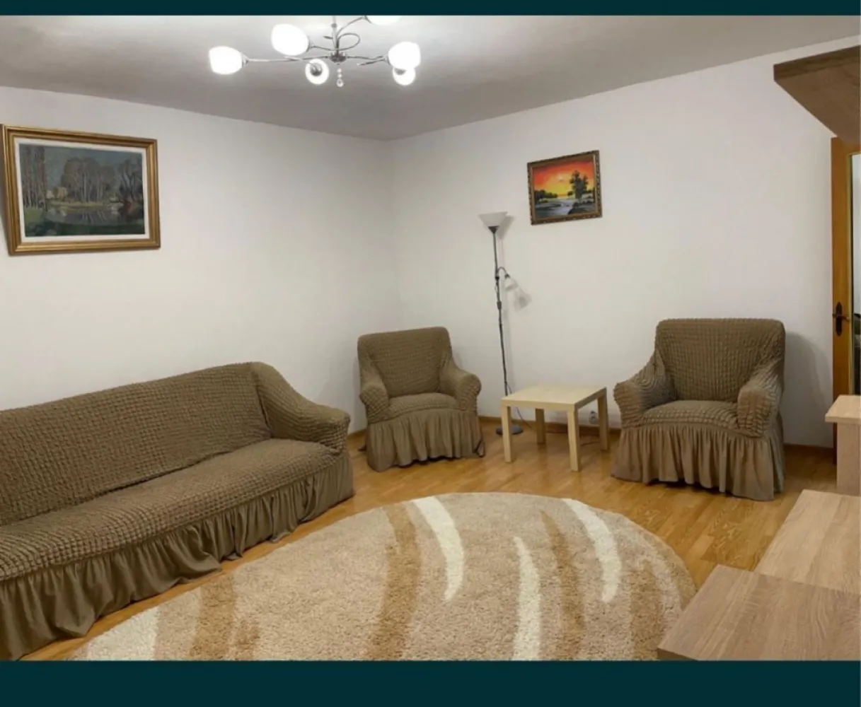 Inchiriere apartament - Închiriez apartament spațios cu 2 camere, complet mobilat și utilat, situat într-o zonă liniștită, la doar 15 minute de centrul Bucureștiului.. Detalii apartament:
 • Suprafață utilă generoasă, compartimentare practică
 • Living luminos, cu canapea și fotolii, televizor, aer condiționat
 • Dormitor matrimonial cu pat dublu și dulap încăpător
 • Bucătărie complet echipată: aragaz, hotă, frigider, cuptor cu microunde, masă

Balcon închis, ideal pentru relaxare sau spațiu de depozitare
 • Mașină de spălat rufe
 • Etaj intermediar, bloc reabilitat 
termic, scara curată, vecini liniștiți Aproape de Vulcan Center, parc Sebastian, Piața Rahova
 • Transport în comun accesibil (tramvai, autobuz)
 • Magazine, farmacii, școli și grădinițe în apropiere
 • Zonă verde, liniștită, ideală pentru familie sau cuplu

Se solicită o lună avans + o lună garanție
 • Fără animale de companie
 • Disponibil imediat