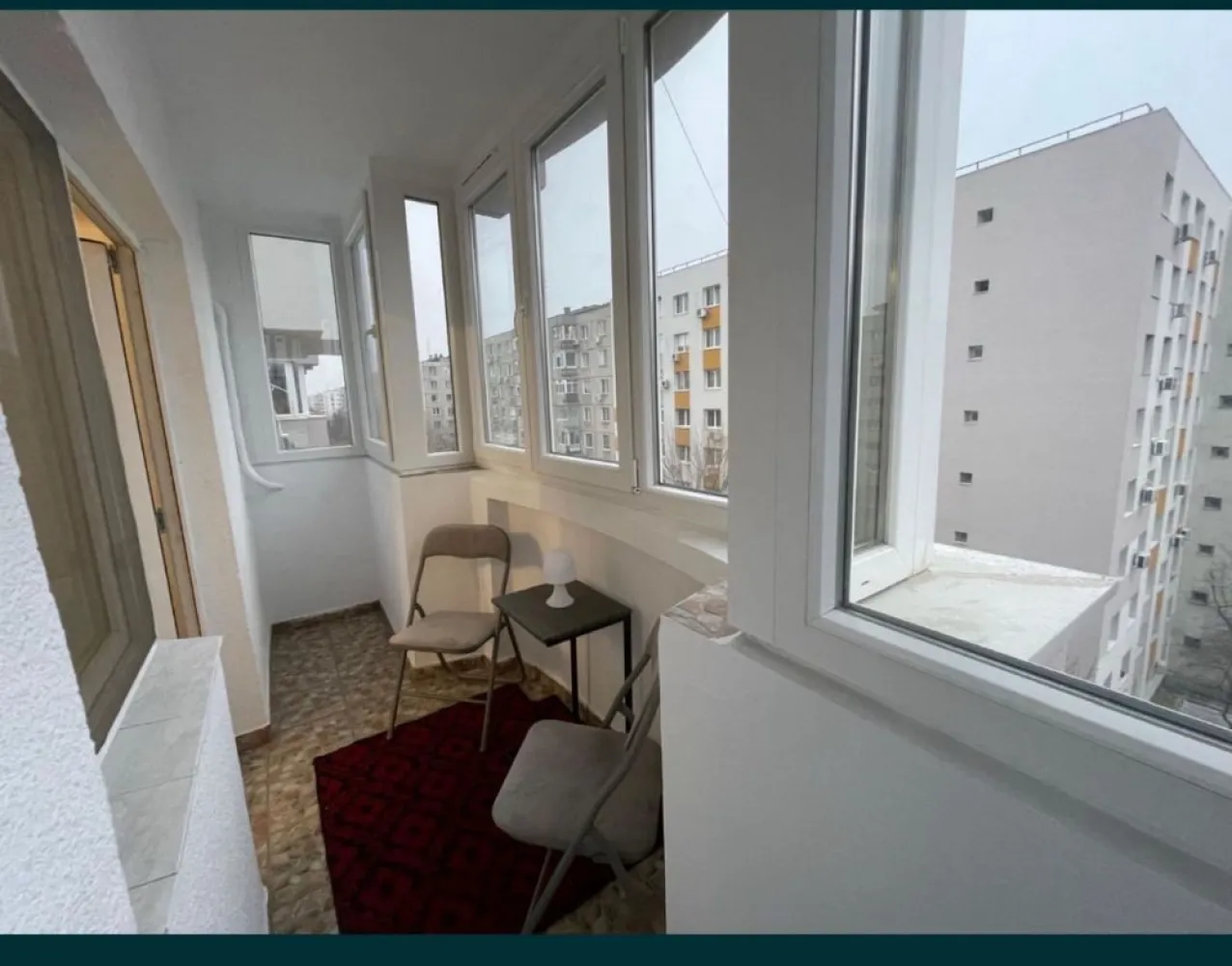 Inchiriere apartament - Închiriez apartament spațios cu 2 camere, complet mobilat și utilat, situat într-o zonă liniștită, la doar 15 minute de centrul Bucureștiului.. Detalii apartament:
 • Suprafață utilă generoasă, compartimentare practică
 • Living luminos, cu canapea și fotolii, televizor, aer condiționat
 • Dormitor matrimonial cu pat dublu și dulap încăpător
 • Bucătărie complet echipată: aragaz, hotă, frigider, cuptor cu microunde, masă

Balcon închis, ideal pentru relaxare sau spațiu de depozitare
 • Mașină de spălat rufe
 • Etaj intermediar, bloc reabilitat 
termic, scara curată, vecini liniștiți Aproape de Vulcan Center, parc Sebastian, Piața Rahova
 • Transport în comun accesibil (tramvai, autobuz)
 • Magazine, farmacii, școli și grădinițe în apropiere
 • Zonă verde, liniștită, ideală pentru familie sau cuplu

Se solicită o lună avans + o lună garanție
 • Fără animale de companie
 • Disponibil imediat