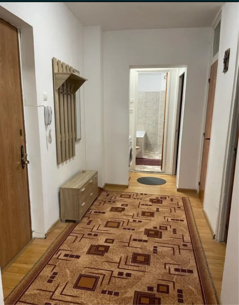 Inchiriere apartament - Închiriez apartament spațios cu 2 camere, complet mobilat și utilat, situat într-o zonă liniștită, la doar 15 minute de centrul Bucureștiului.. Detalii apartament:
 • Suprafață utilă generoasă, compartimentare practică
 • Living luminos, cu canapea și fotolii, televizor, aer condiționat
 • Dormitor matrimonial cu pat dublu și dulap încăpător
 • Bucătărie complet echipată: aragaz, hotă, frigider, cuptor cu microunde, masă

Balcon închis, ideal pentru relaxare sau spațiu de depozitare
 • Mașină de spălat rufe
 • Etaj intermediar, bloc reabilitat 
termic, scara curată, vecini liniștiți Aproape de Vulcan Center, parc Sebastian, Piața Rahova
 • Transport în comun accesibil (tramvai, autobuz)
 • Magazine, farmacii, școli și grădinițe în apropiere
 • Zonă verde, liniștită, ideală pentru familie sau cuplu

Se solicită o lună avans + o lună garanție
 • Fără animale de companie
 • Disponibil imediat